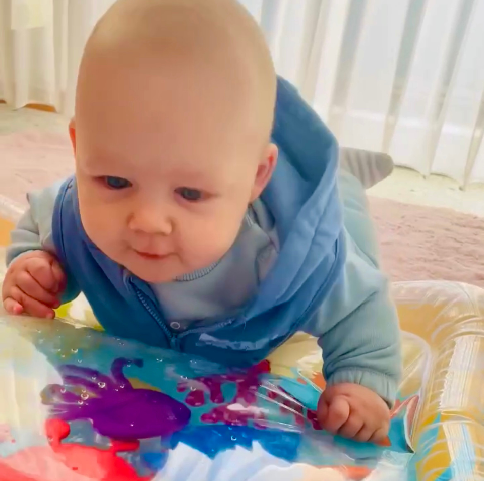 ⭐ Baba vízi játszószőnyeg